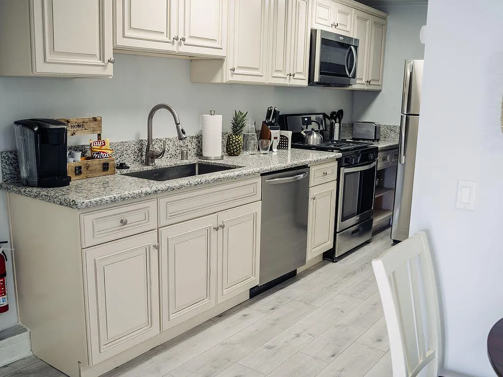 2 bed, 600 sqft, $4,500 — Photo 1