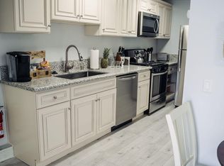 10801 Hartsook St, North Hollywood, CA 91601