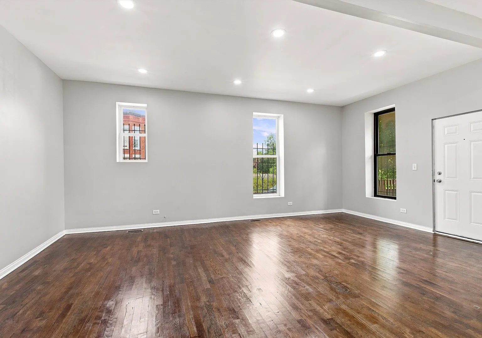 4 bed, 2400 sqft, $2,800 — Photo 4