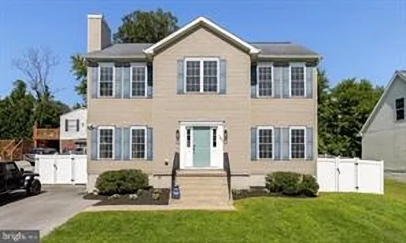1831 Clarke Blvd — Photo 1