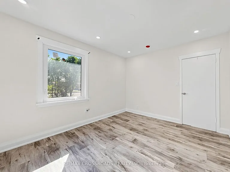 1496 Simcoe St N — Photo 4