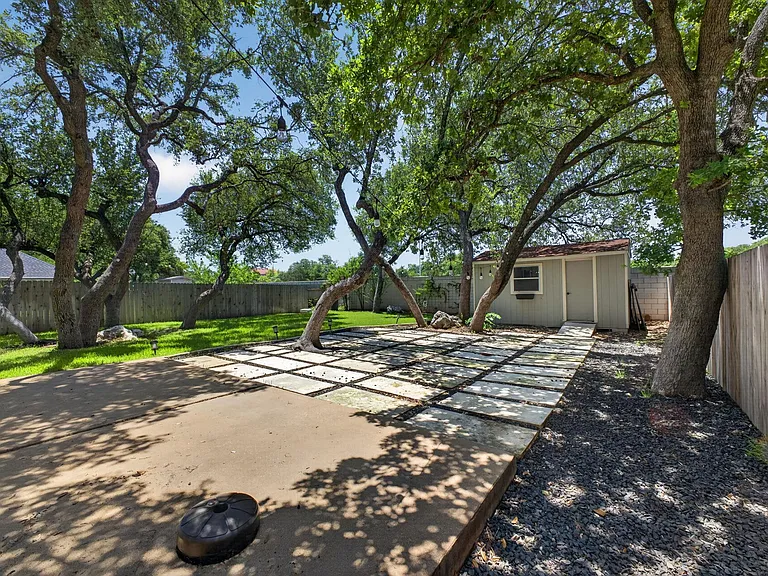 2712 Buckeye Trl — Photo 30