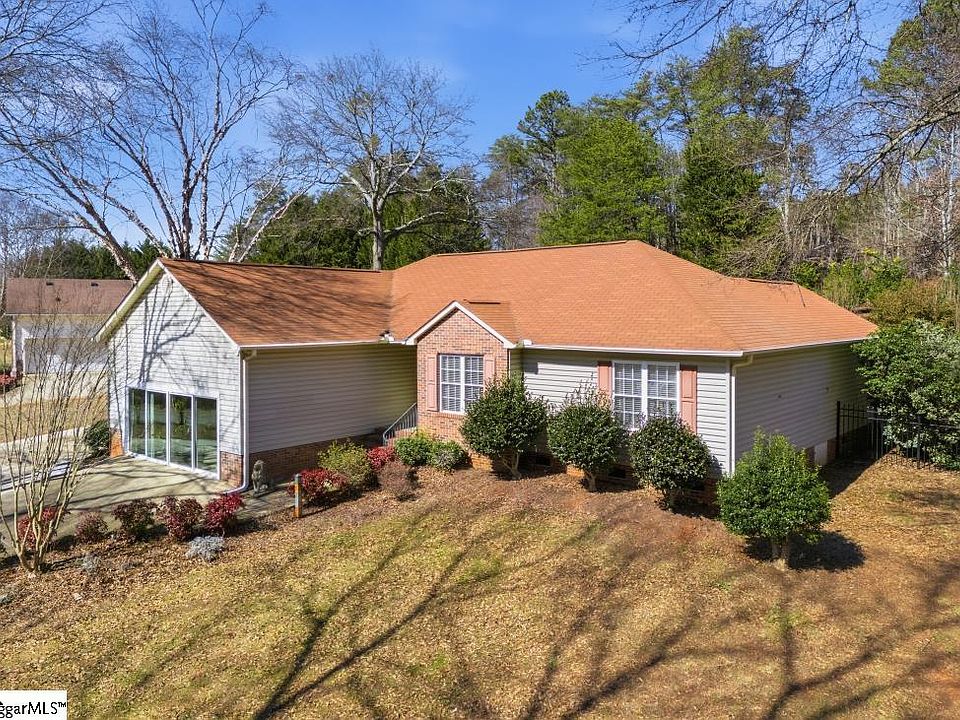 1st image of 402 Graham Rd