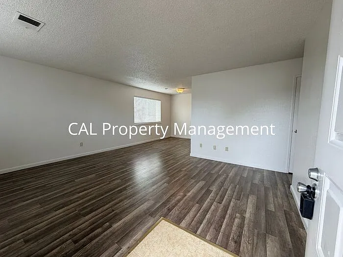 3 bed, 1.5 bath, 986 sqft, $3,295 — Photo 2