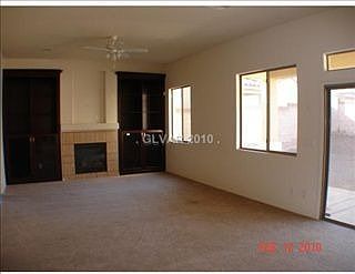 4th image of 253 Garnet Garden St