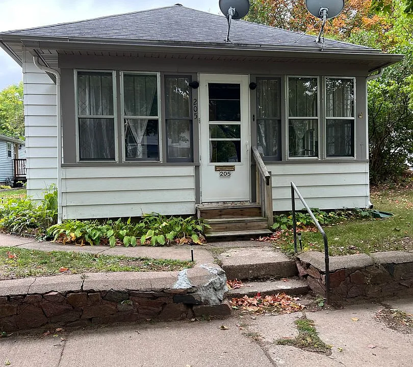 205 E 4th St