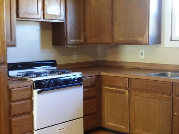 3rd image of 1800 E 6th St APT A