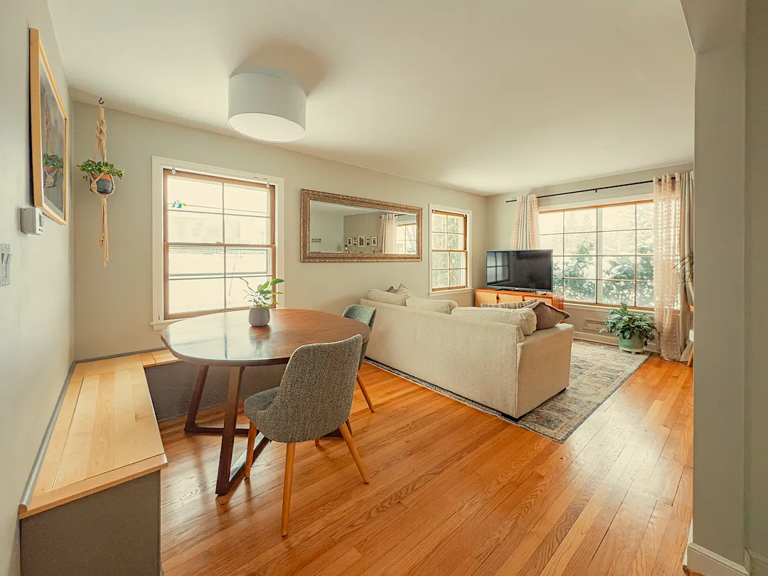 2 bed, 1000 sqft, $2,050 — Photo 2