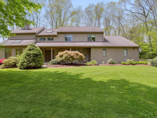 4 Lomartra Lane, Branford, CT 06405