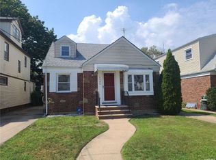 10040 203rd St, Hollis, NY 11423