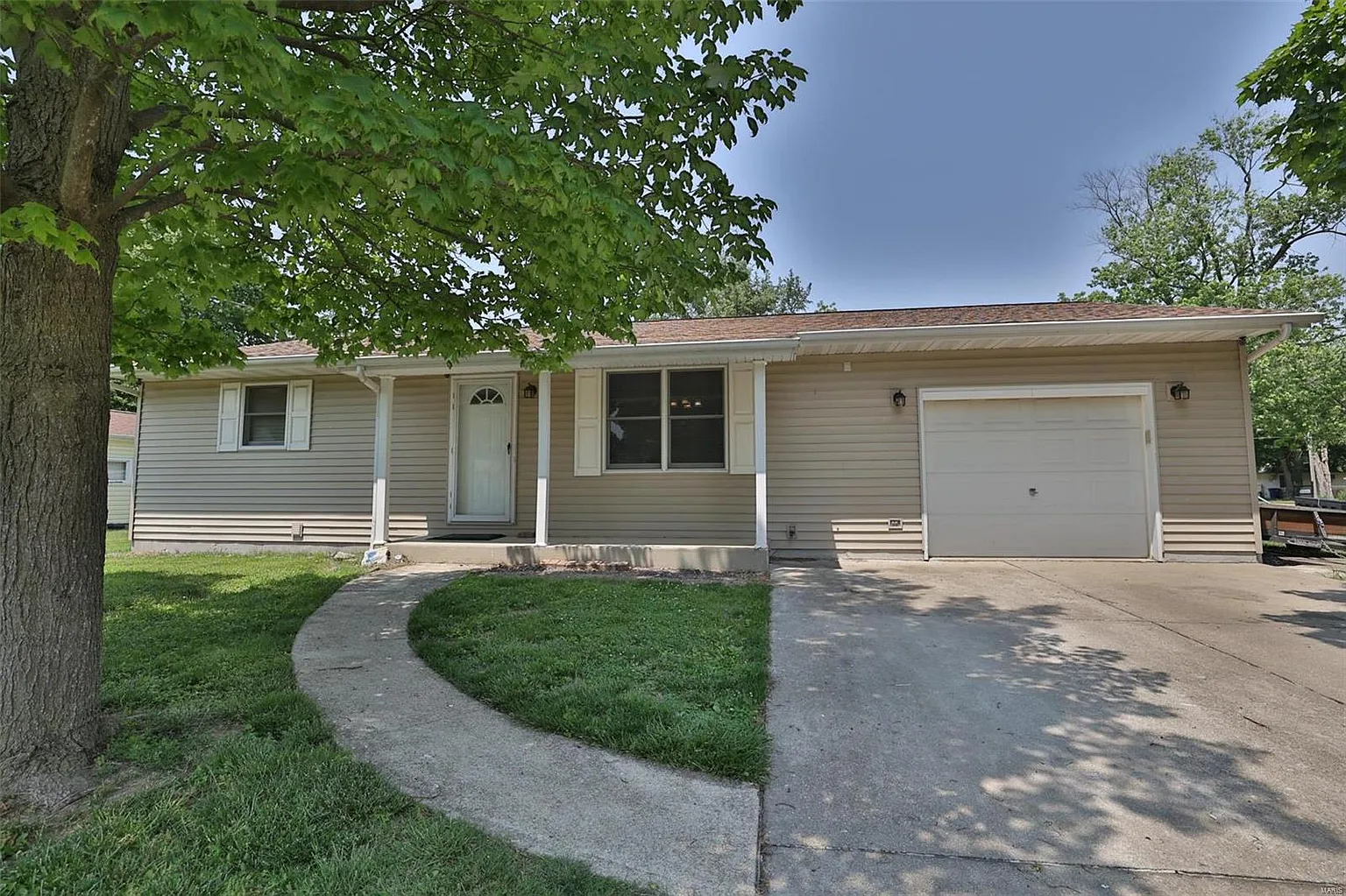 206 W Cedar St photo 1