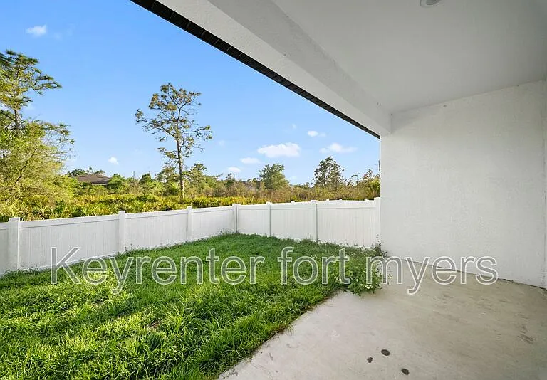 26483 Sandhill Blvd — Photo 24