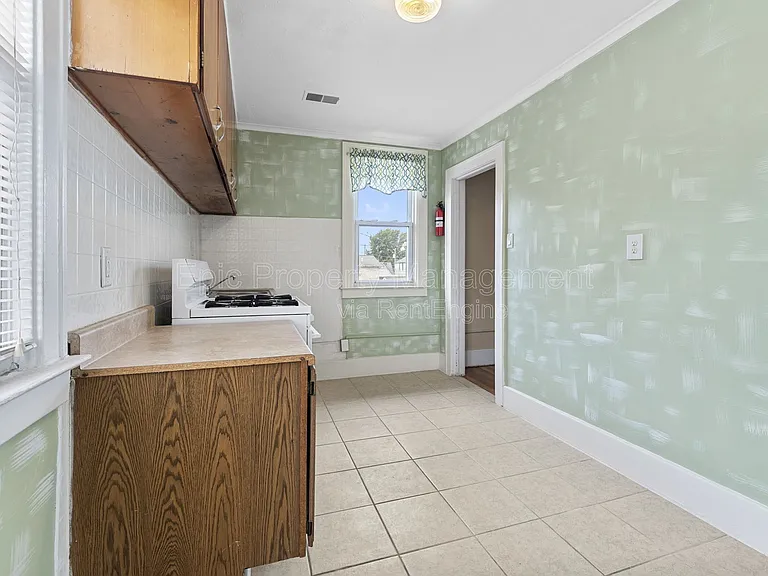 152 Ford Ave — Photo 4