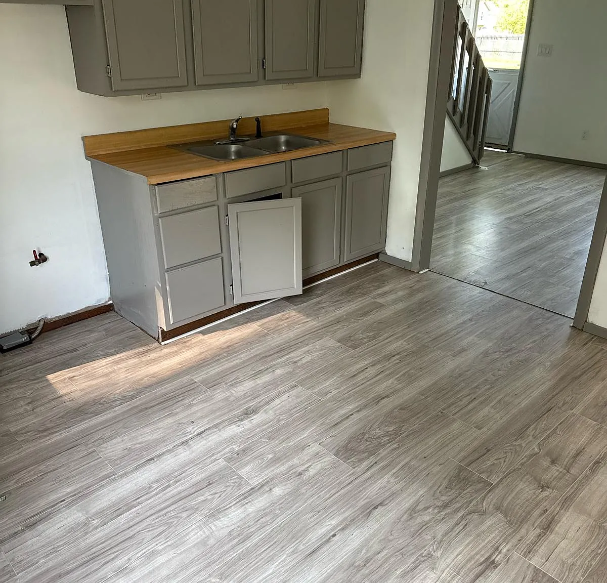 2 bed, $1,090 — Photo 2