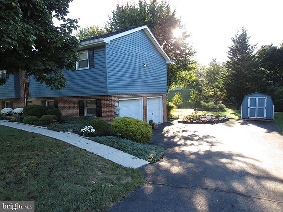 3rd image of 132 Jameslee Dr