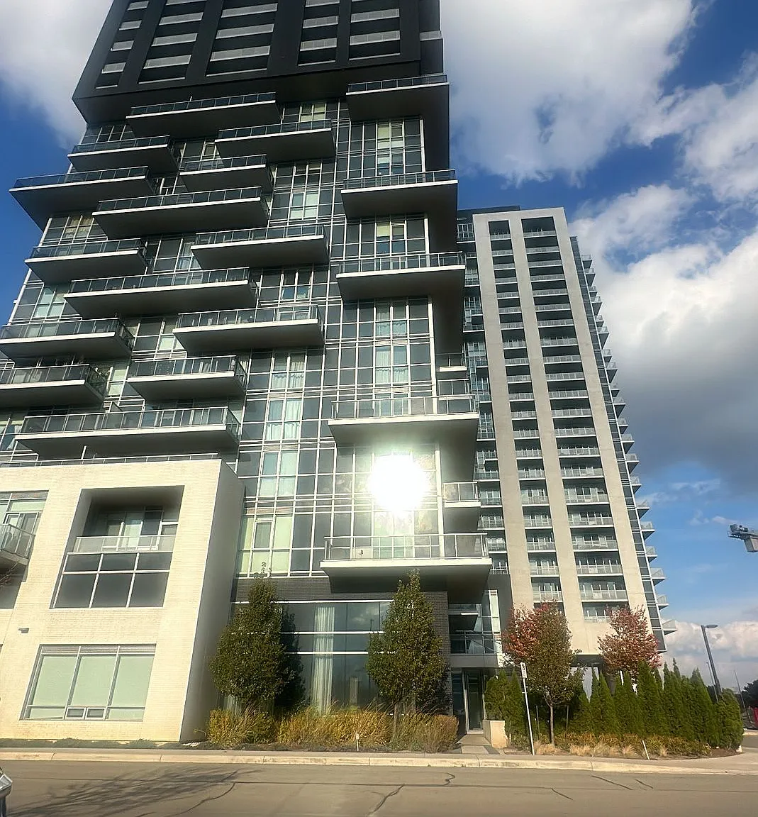 2081 Fairview St — Photo 2