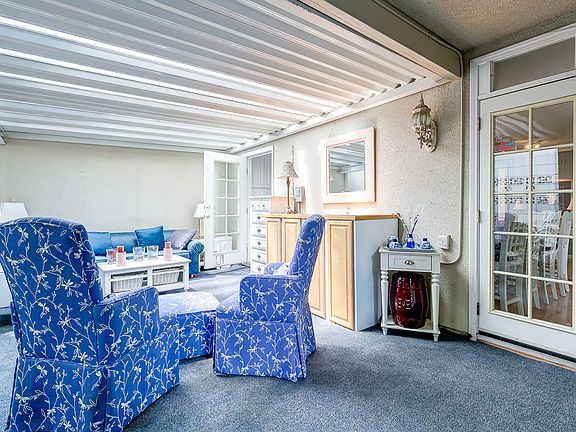 Covered patio off kitchen 
