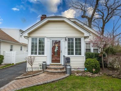 18 Yale Pl, Lynbrook, NY, 11563