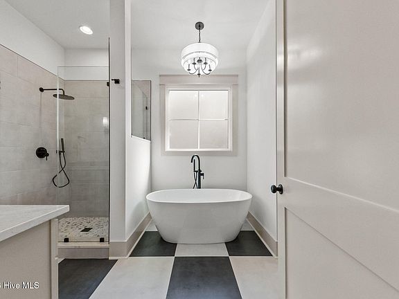 4th image of 315 Longleaf Drive