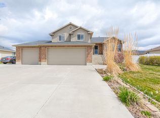 984 N 1385 W, Clinton, UT 84015
