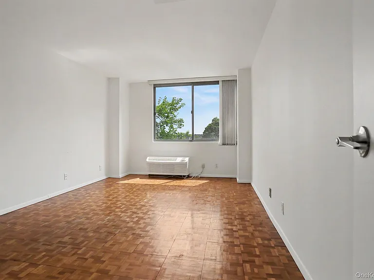 18 Shady Glen Ct #403 — Photo 16