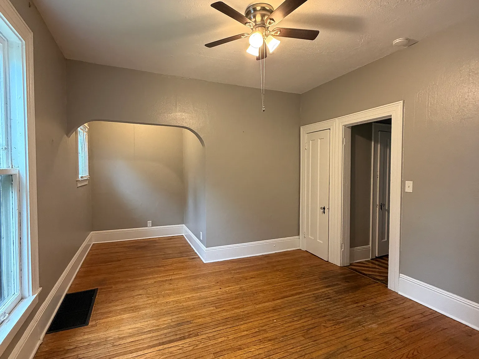 2 bed, 900 sqft, $1,650 — Photo 2