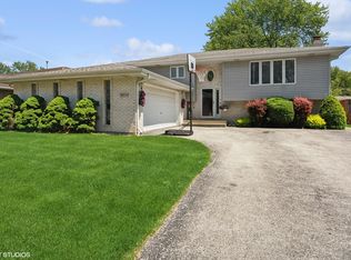 18513 Willow Ln, Lansing, IL 60438