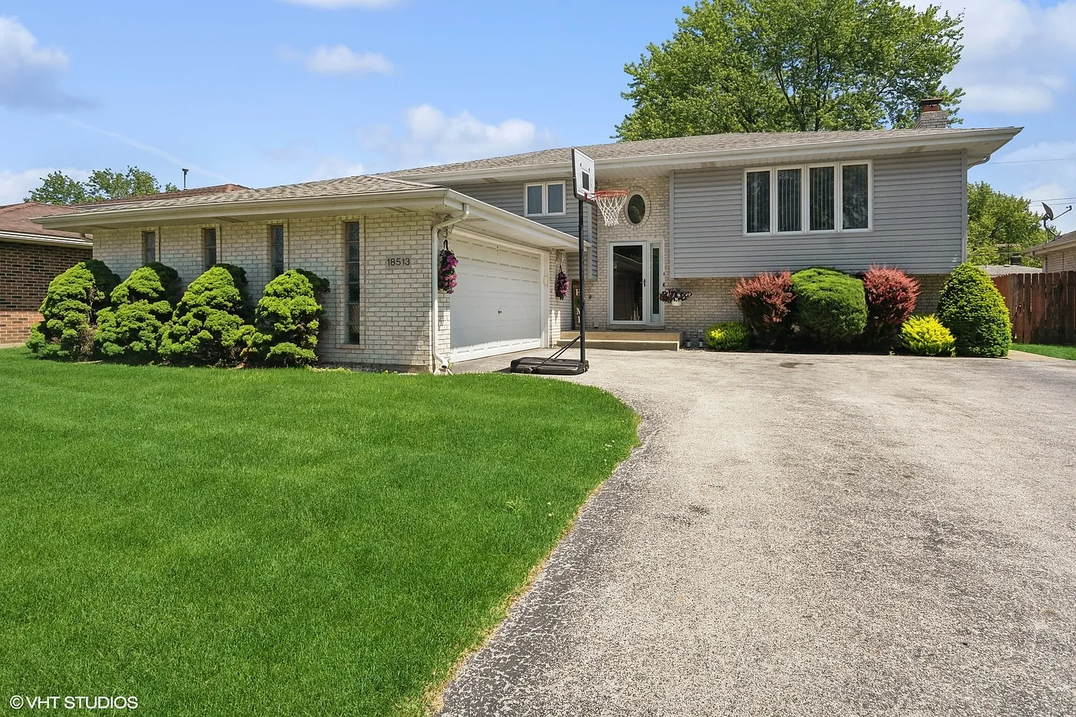18513 Willow Ln photo 1