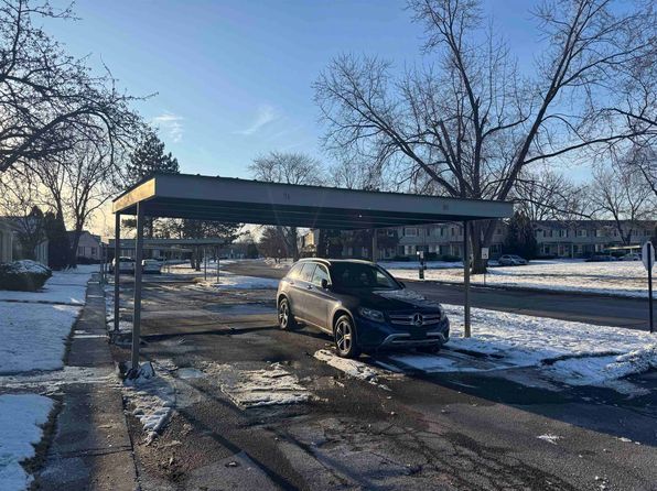 26065 Franklin Pointe Dr, Southfield, MI 48034