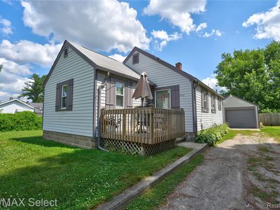 1452 E McLean Ave, Burton, MI, 48529