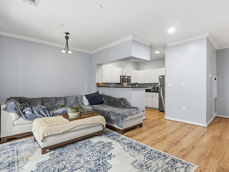 2101 Highcourt Ln #303 — Photo 4
