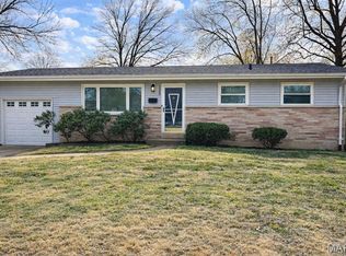 1350 Ensenada Dr, Florissant, MO 63031