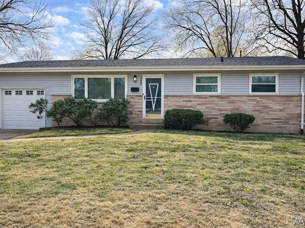 1350 Ensenada Dr, Florissant, MO 63031