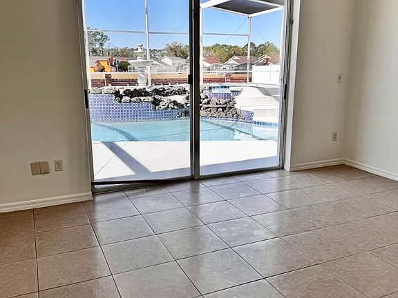 2nd image of 2916 Dickens Cir