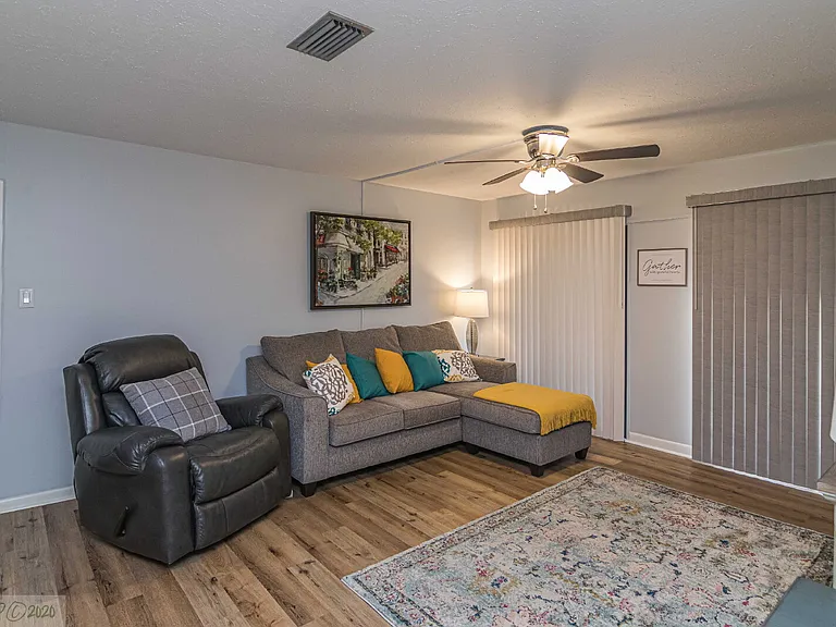 101 E Lockhaven Dr #C — Photo 20
