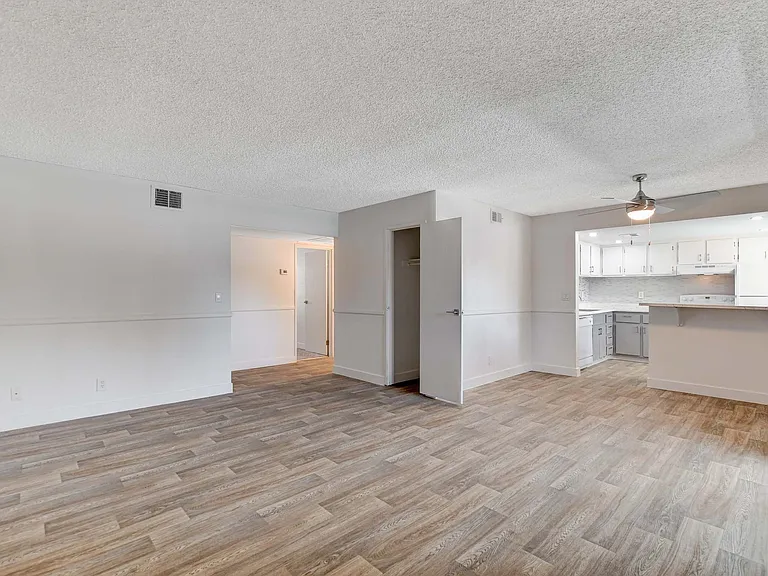 Sundance Village Apts — Photo 58