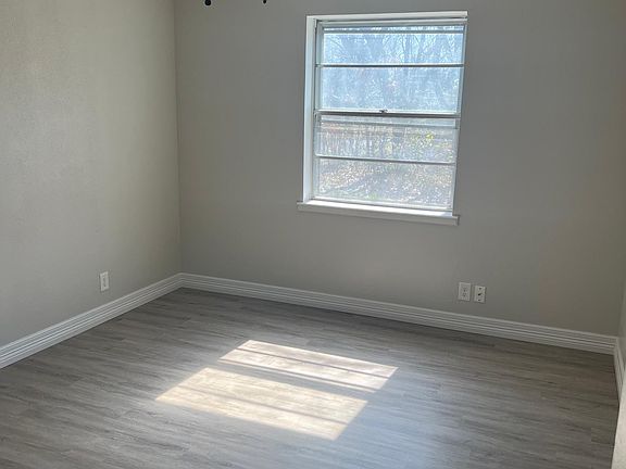3rd image of 2706 Yorkshire Dr #1