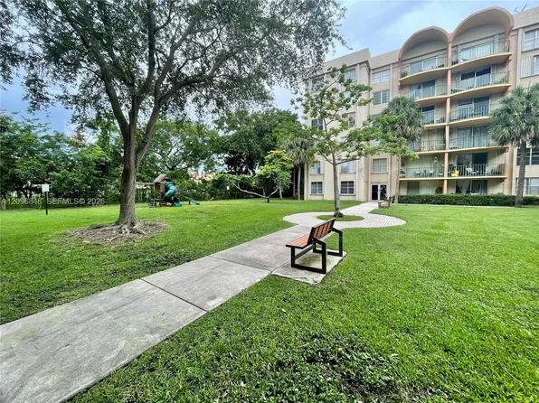 9310 Fontainebleau Blvd APT 207, Miami, FL 33172