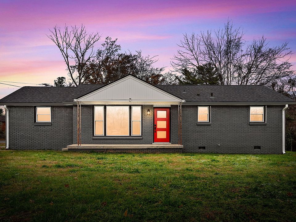 1st image of 39 Charlemagne Blvd
