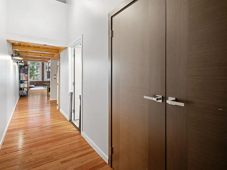 1027 Arch St #207 — Photo 17