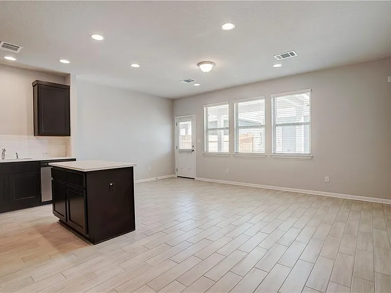 1724 W Artesian Springs Xing — Photo 6