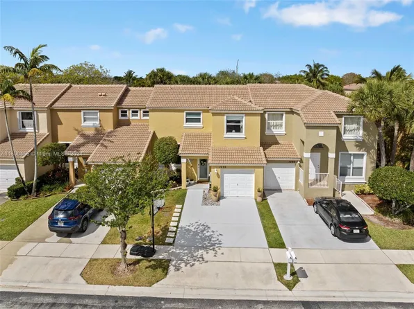 1270 NW 154th Ln, Pembroke Pines, FL 33028
