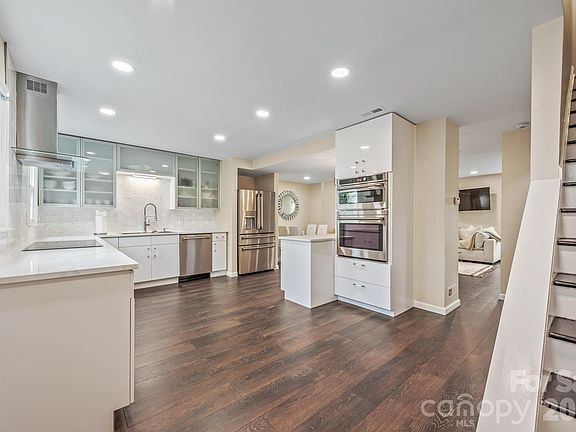 3rd image of 8308 Knights Bridge Rd