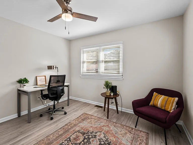 Longview Village Apartments — Photo 37