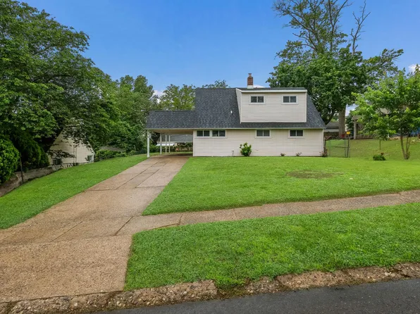 319 Holly Dr, Levittown, PA 19055