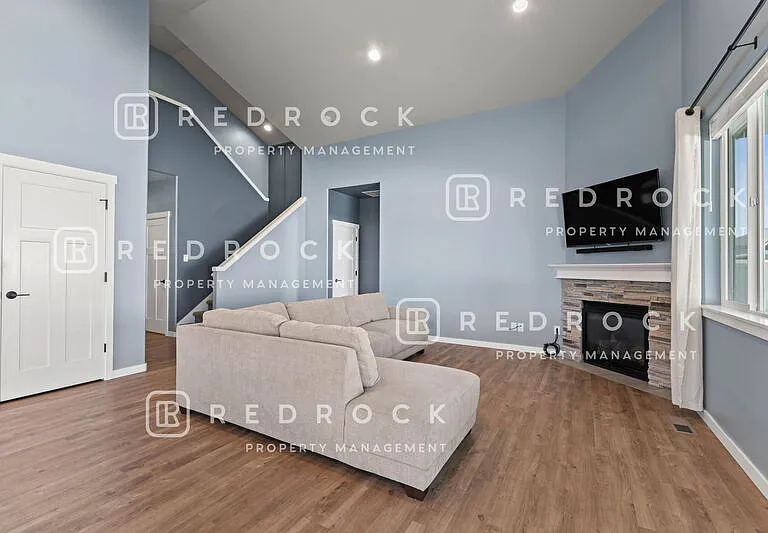 1725 N Meyers Ct — Photo 12