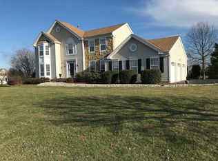 1 Twin Pointe Rd, Flemington, NJ 08822