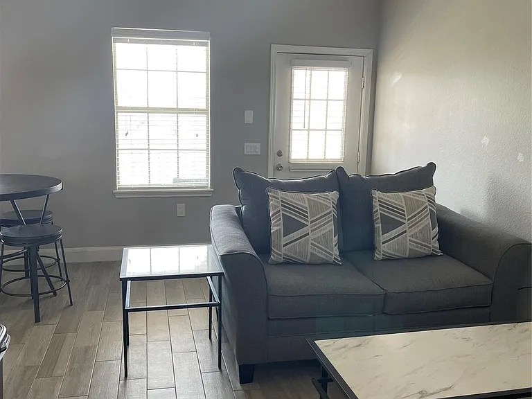 1015 Bluewater Dr #1 — Photo 4