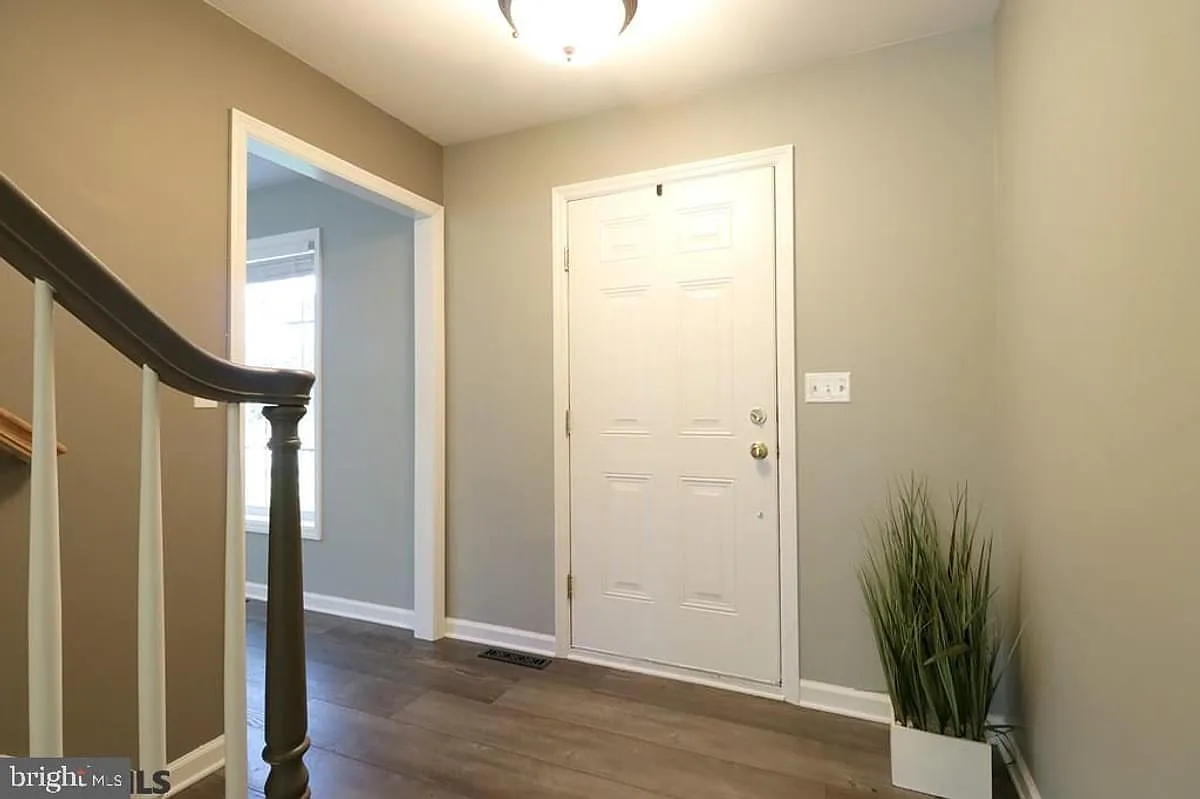 3 bed, 2.5 bath, 1600 sqft, $2,990 — Photo 2