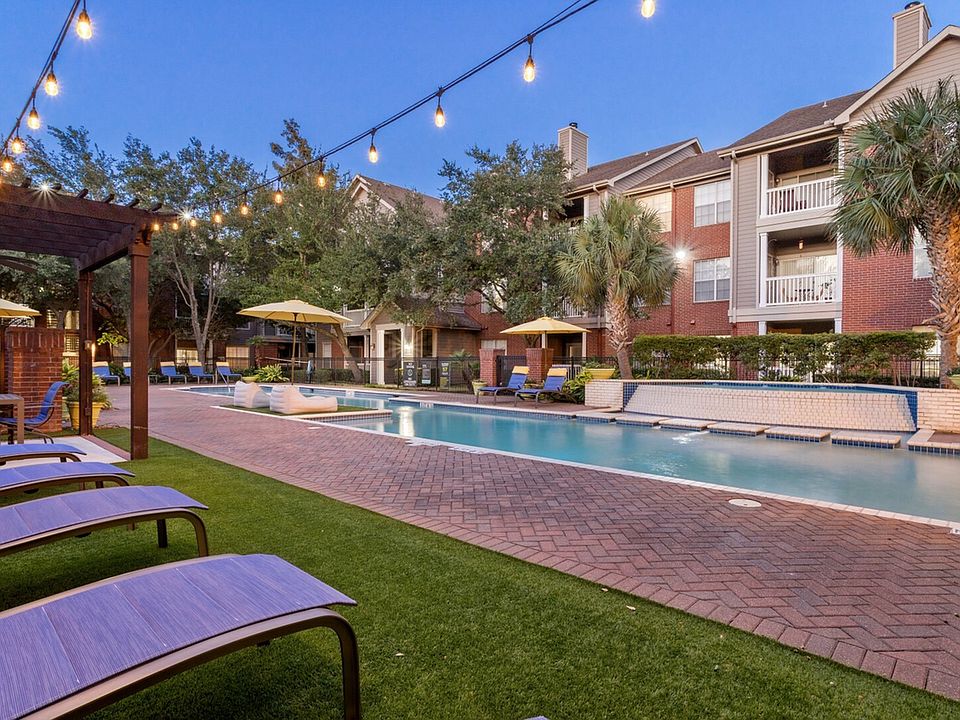 Sparkling Swimming Pool